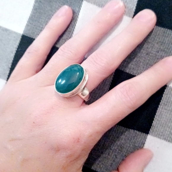 Emerald Stone Ring, approx size 9 - Picture 1 of 6